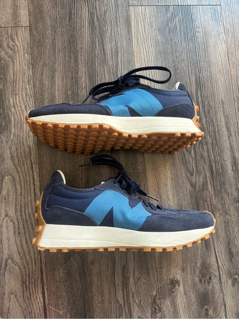 New Balance 327 - Picture 3 of 7